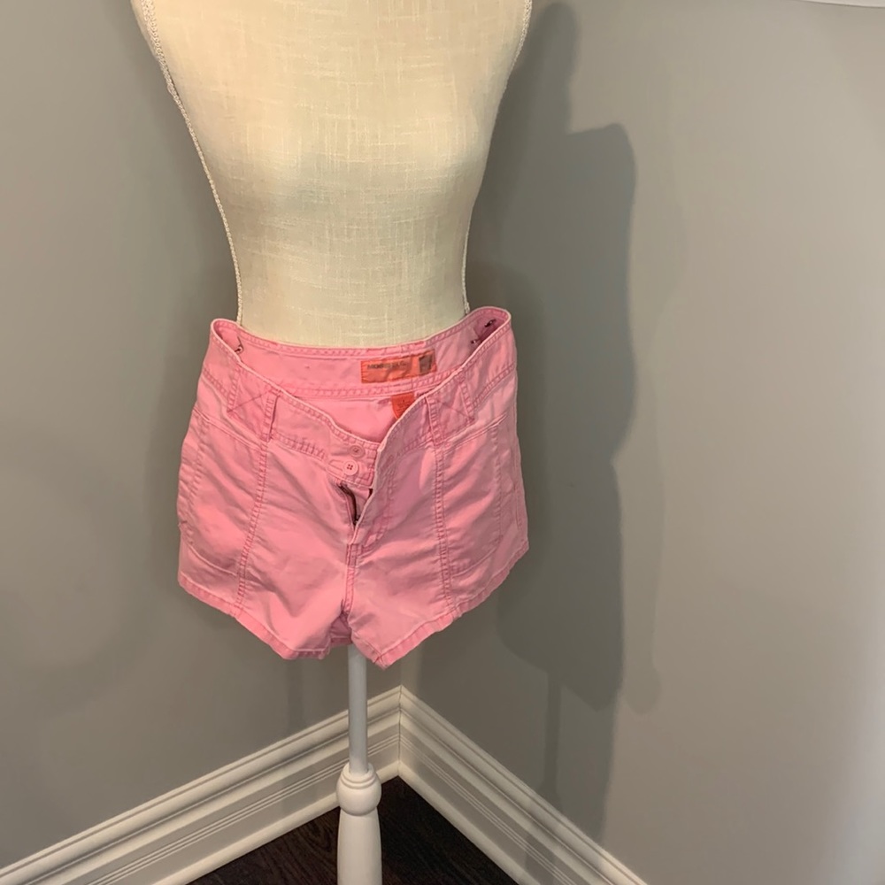 Woman shorts, pink collar, size 9, Junior . Used